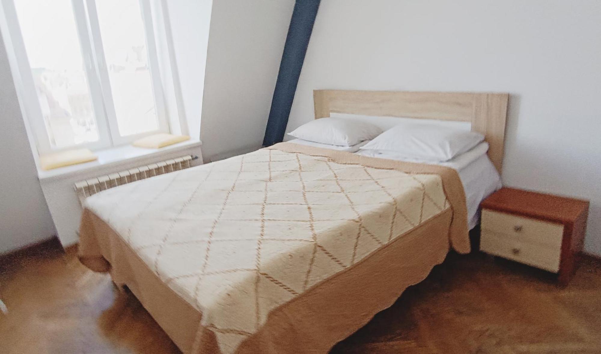 в центрі на галицький для чотирьох * إلفيف